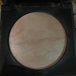 Laura Mercier Makeup - Laura Mercier Matte Radiance Baked Powder Laura Mercier Makeup - Laura Mercier Matte Radiance Baked Powder